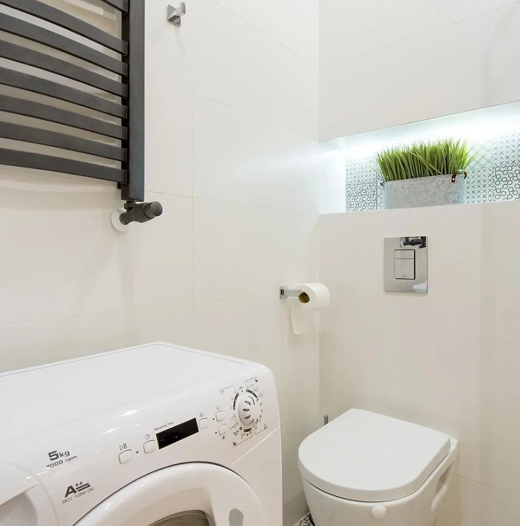 Bed and Breakfast Novumhouse - Main Railway Station Cracovia 2*,